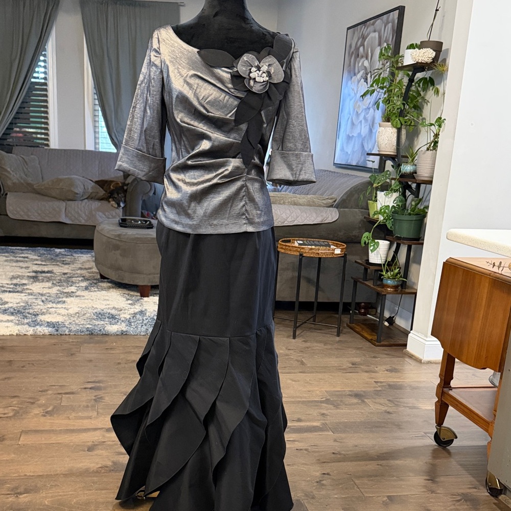 Chic Silver and Black Maxi Dress - Picture 1 of 10